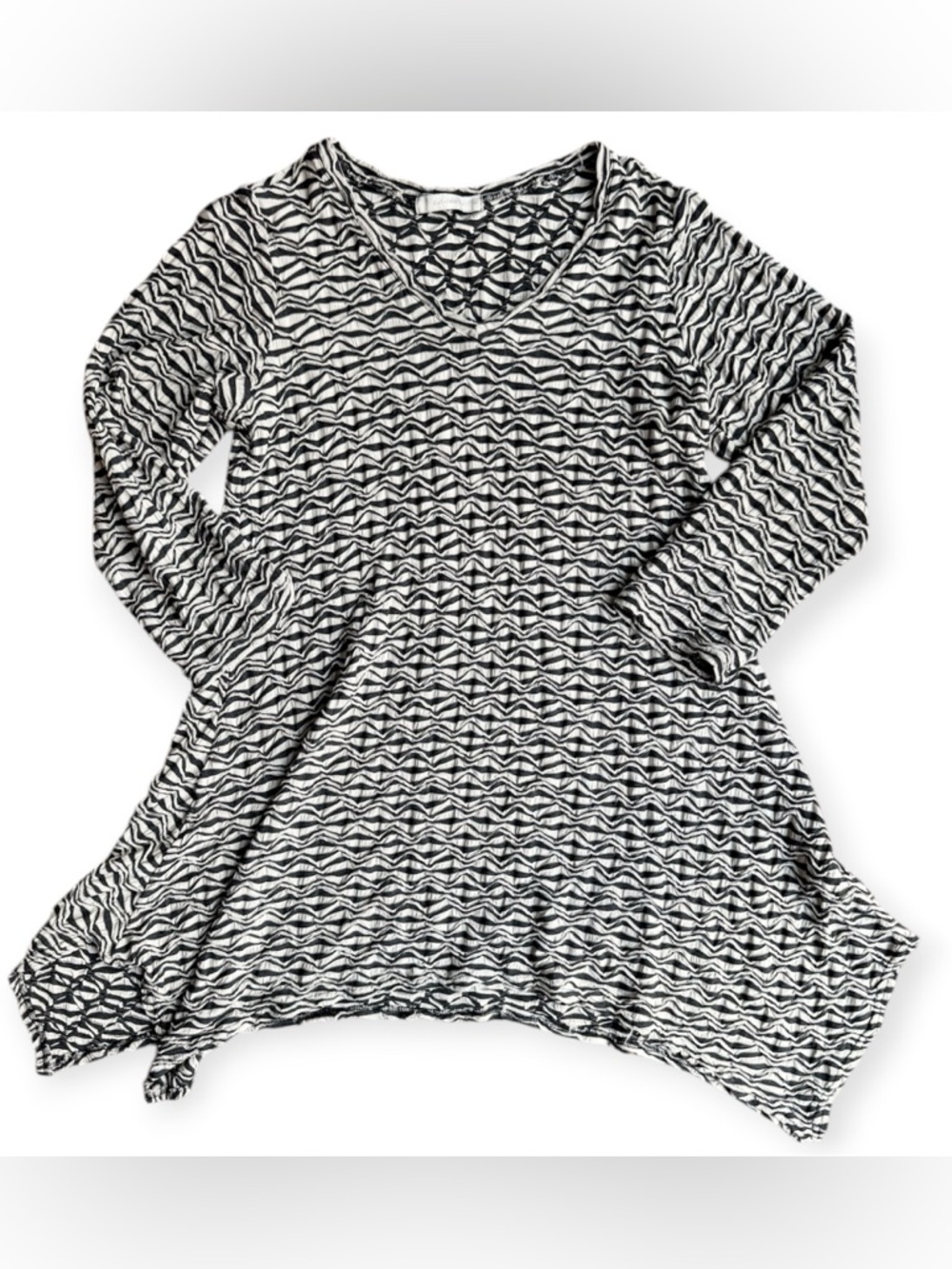 Cut Loose Womens Tunic Blouse Small Black Gray Shark Bite Hem 3/4 Sleeve Texture